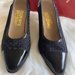 Vintage Salvador Ferragamo fabric/patent 61/2 B